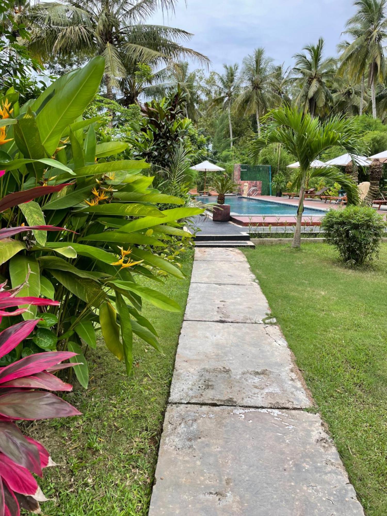Red Island Villas Banyuwangi  Luaran gambar